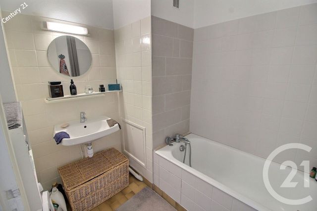 Afficher la photo en grand Appartement F2 à vendre - 2 pièces - 38.35 m2 - CHATEAU THIERRY - 02 - PICARDIE - Century 21 Emilie Pelletier